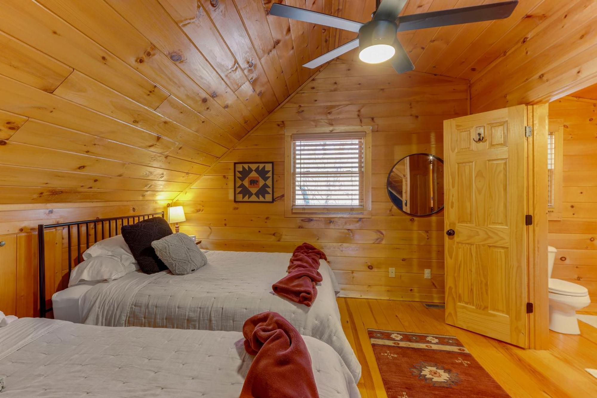 Blue Ridge Cabin Hot Tub, Fire Pit And Grill! Exterior foto